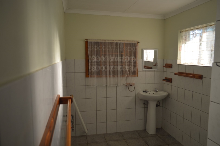 To Let 2 Bedroom Property for Rent in Songloed North West